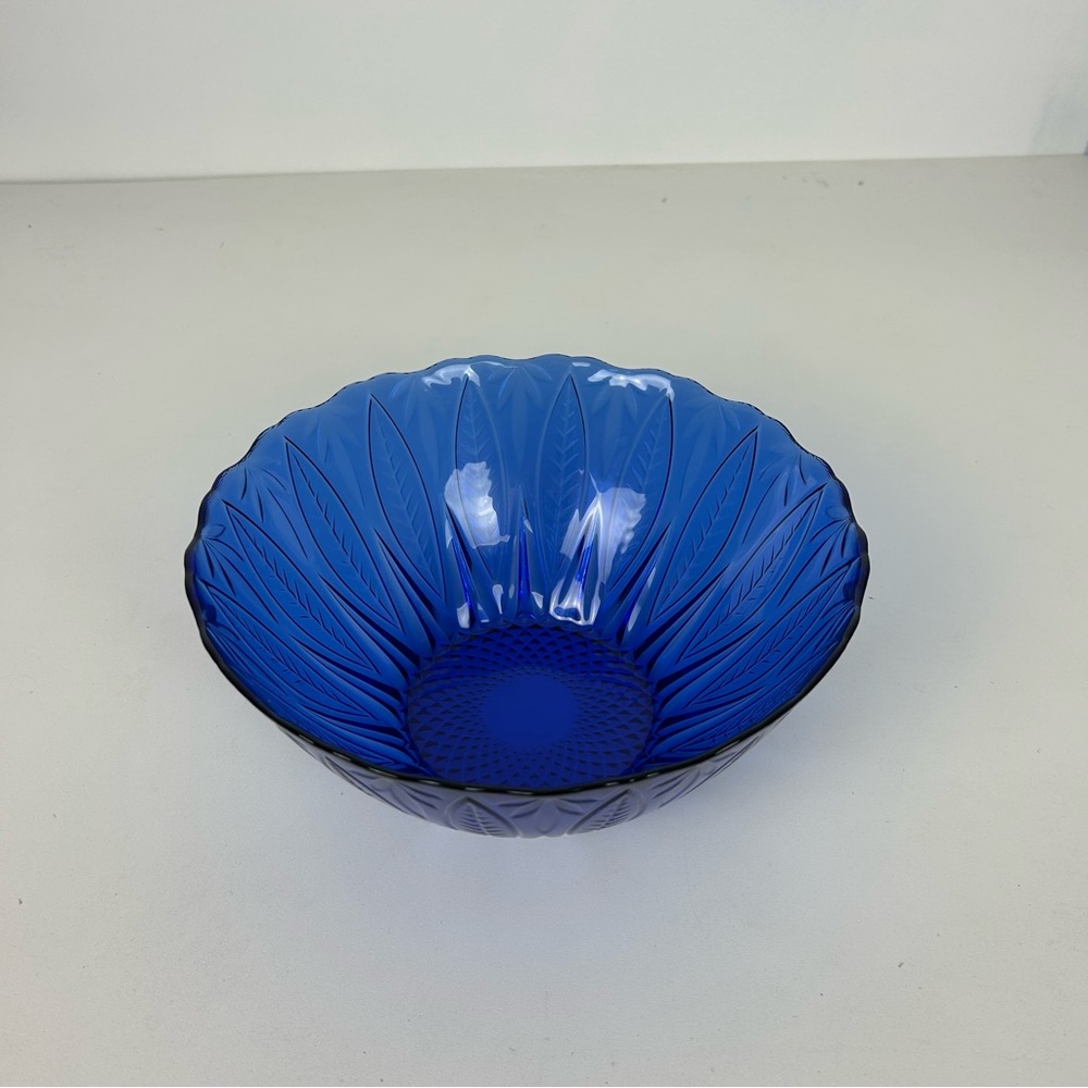 NIB VTG Avon Royal Sapphire Collection Serving Bowl 9 1/2" diameter, Cobalt Blue
